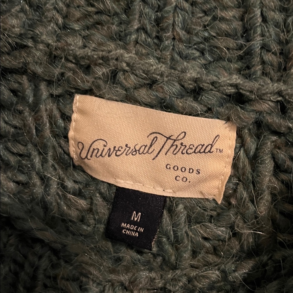Universal Threads Chunky Knit Sweater 🌟 - Picture 10 of 10